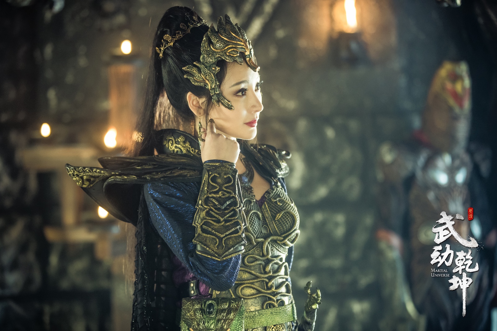 柳岩刚毅铠甲怒发冲冠很英勇 演绎《武动乾坤》"最忙反派"