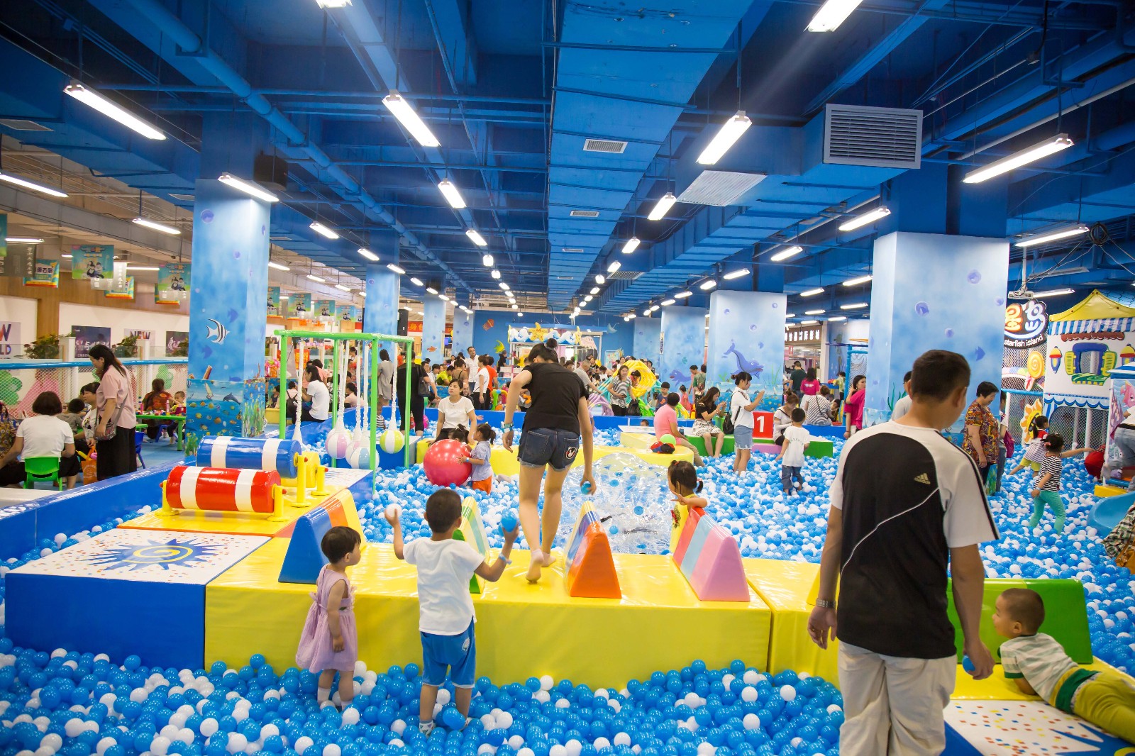 在乡镇开一家大型儿童淘气堡需要多少钱?