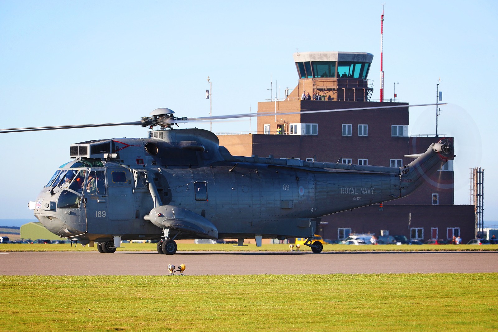 英国皇家海军三架"海王"mk 7反潜直升机退役飞行!