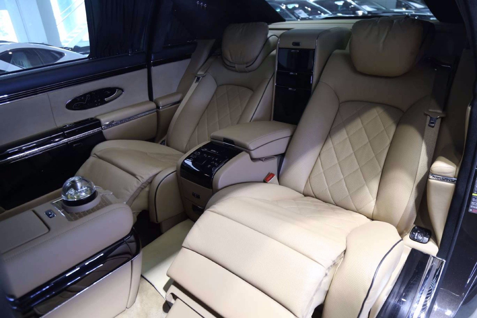 迈巴赫6.0t 62 齐柏林