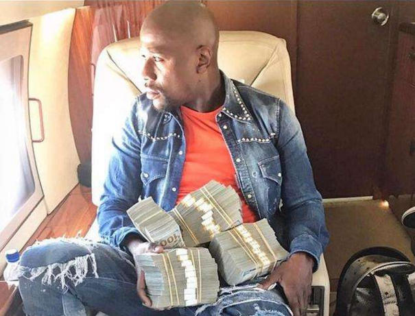 拳王泰森当年如何炫富?把100万扔在朋友家,给陌生人送豪车