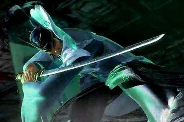 手握着一把酷视日本武士刀的天照剑和项羽对打,起初云中君依靠巨灵