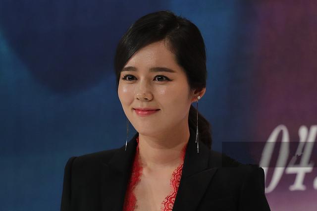 她长相清丽,还特别有气质,属于那种非常耐看的类型|韩佳人|气质|蕾丝