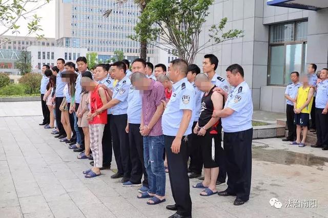 团伙目前,该集团22名犯罪嫌疑人因涉嫌诈骗罪,敲诈勒索罪被南召县公安