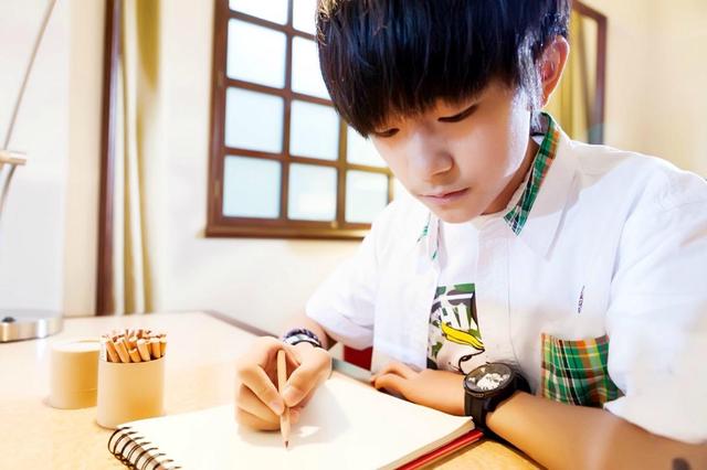 易烊千玺参加高考,王俊凯录视频祝福