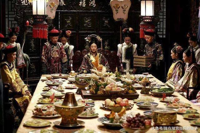 下设御膳房,御茶膳房,寿膳房,外膳房,内膳房,皇子饭房,侍卫饭房,分别