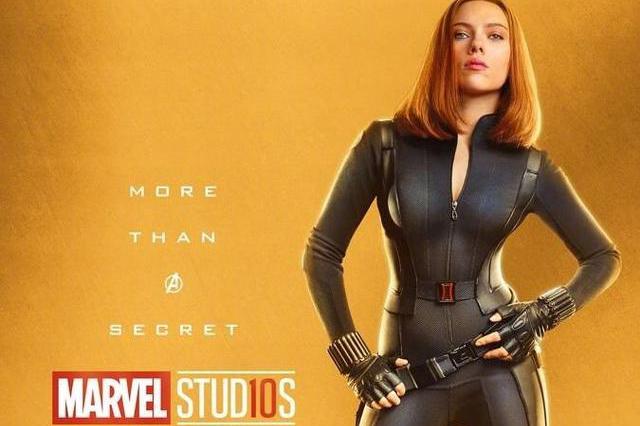 漫威十周年海报公布,黑寡妇紧身衣大秀性感身材