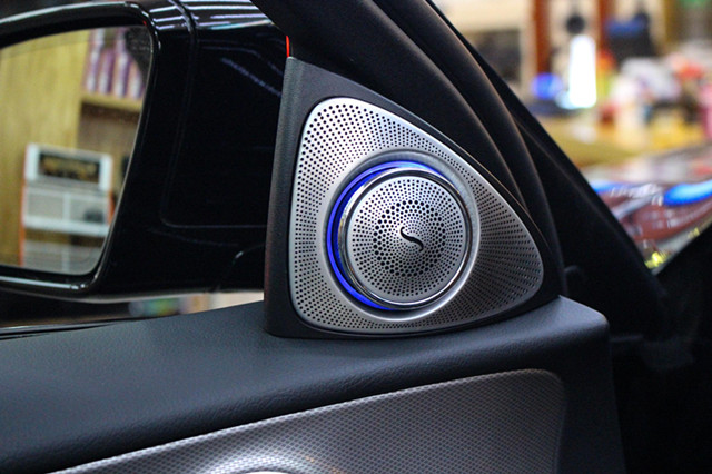 上海汽车音响奔驰e300音响改装奔驰专用m17享受醇香动人音符