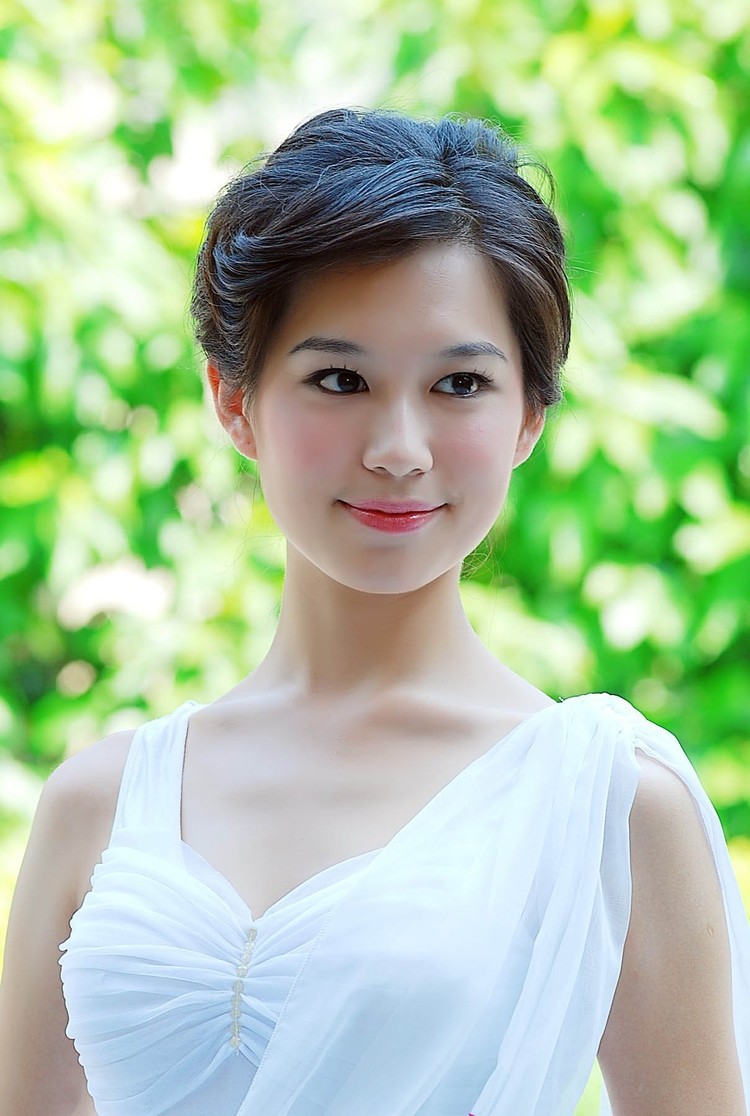 一个端庄气质魅力女人