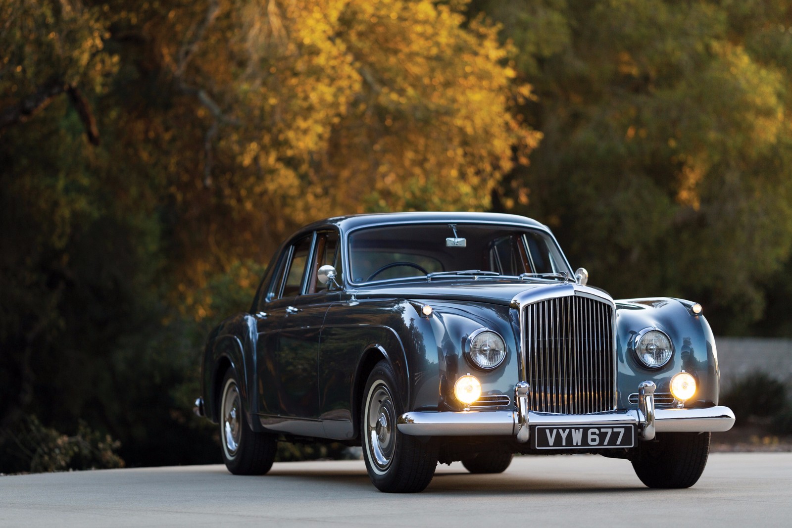 跨越时代的超级豪华轿车宾利的s1