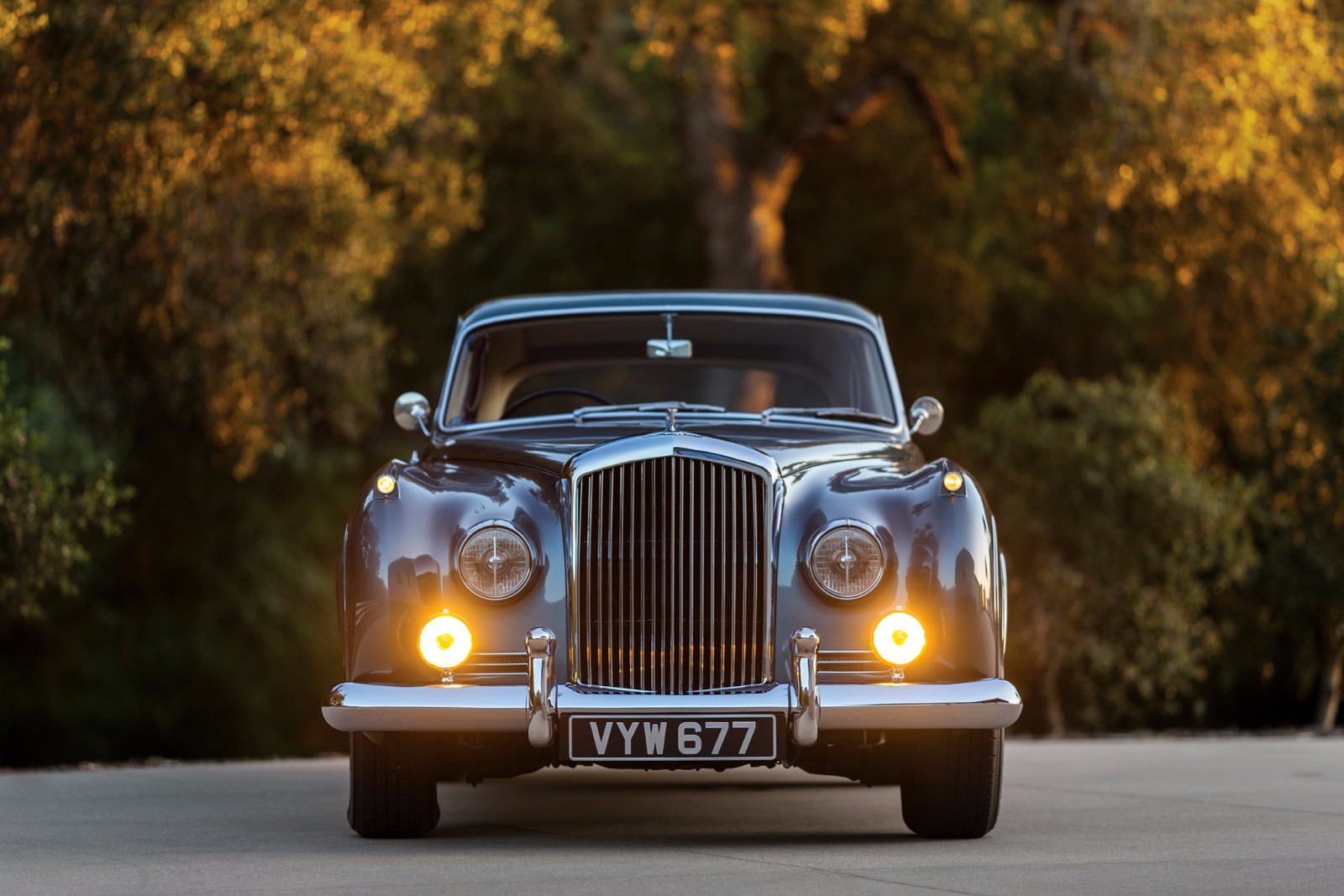 跨越时代的超级豪华轿车宾利的s1