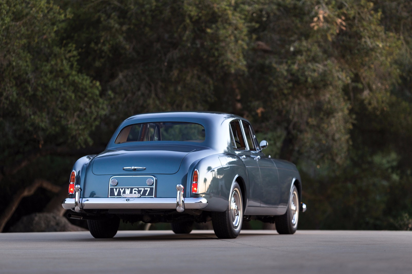 跨越时代的超级豪华轿车宾利的s1