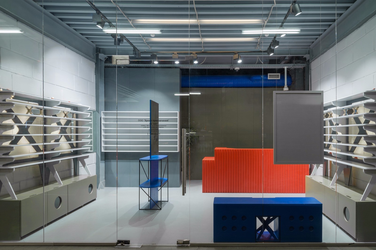 y.e商店空间,利用纯度极高的色彩配色,无装饰的设计