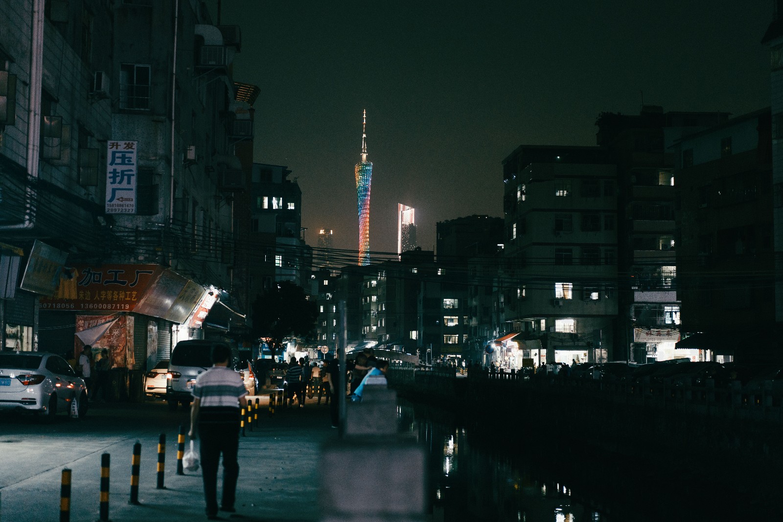 愿在陌生城市打拼的我们,都有家人的陪伴或支持,那样在黑夜降临的时候