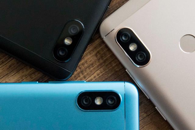 红米note5采用了目前主流的竖排双摄排列方式,1200万 500万双摄像头