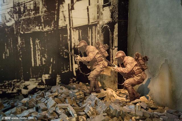 武汉会战,中国军队面对日军毒气弹绝不撤退全营四百官兵战死沙场