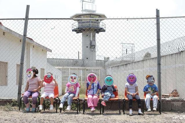 在监狱里出生,成长,的孩子