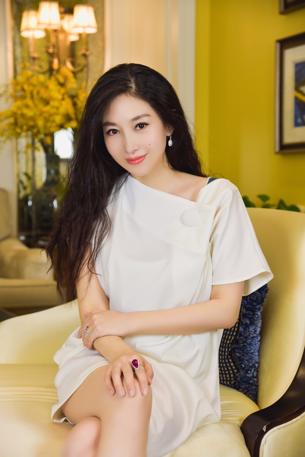 jj贾晓晨写真媚眼迷人长发披肩尽显优雅风情