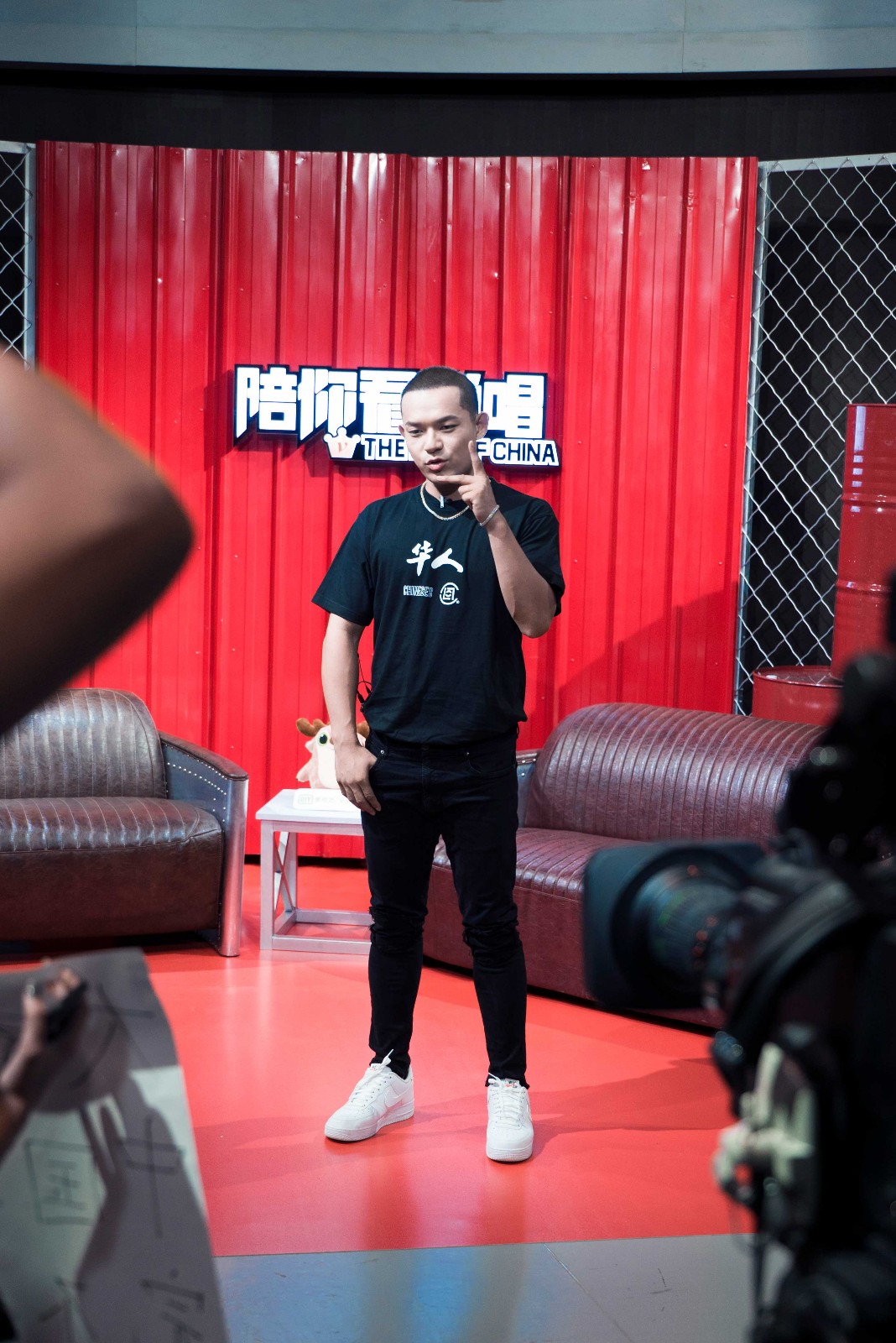 黄旭一身"中国风"演绎真我 率性解读说唱文化