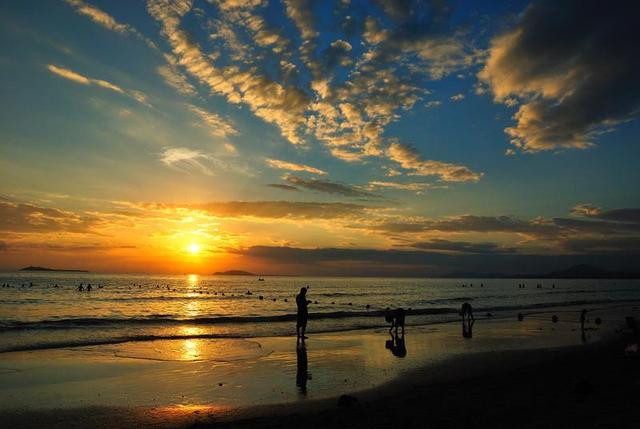 三亚椰梦长廊:20公里环岛游 兜风看海两不耽误