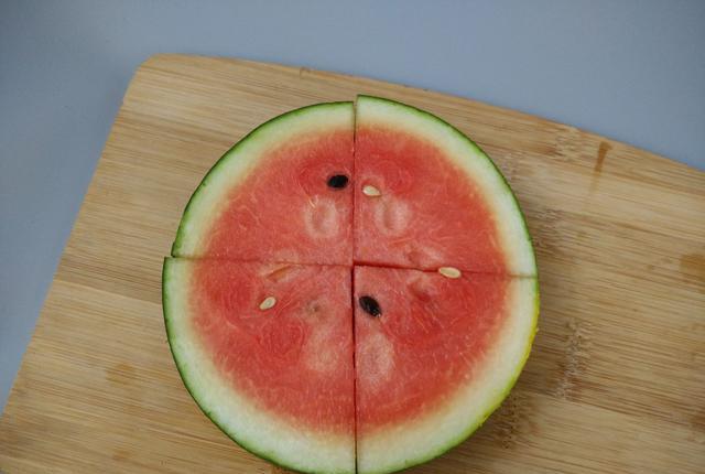 西瓜的2种简单切法,又快又好看