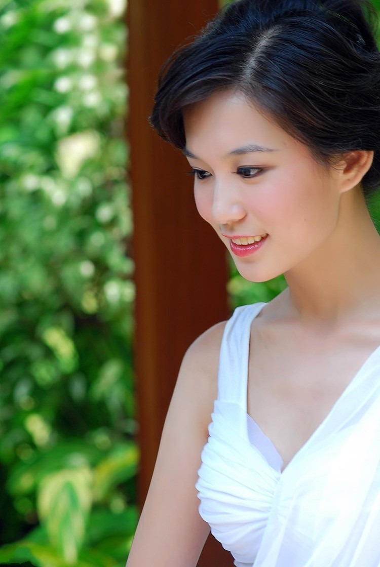 一个端庄气质魅力女人