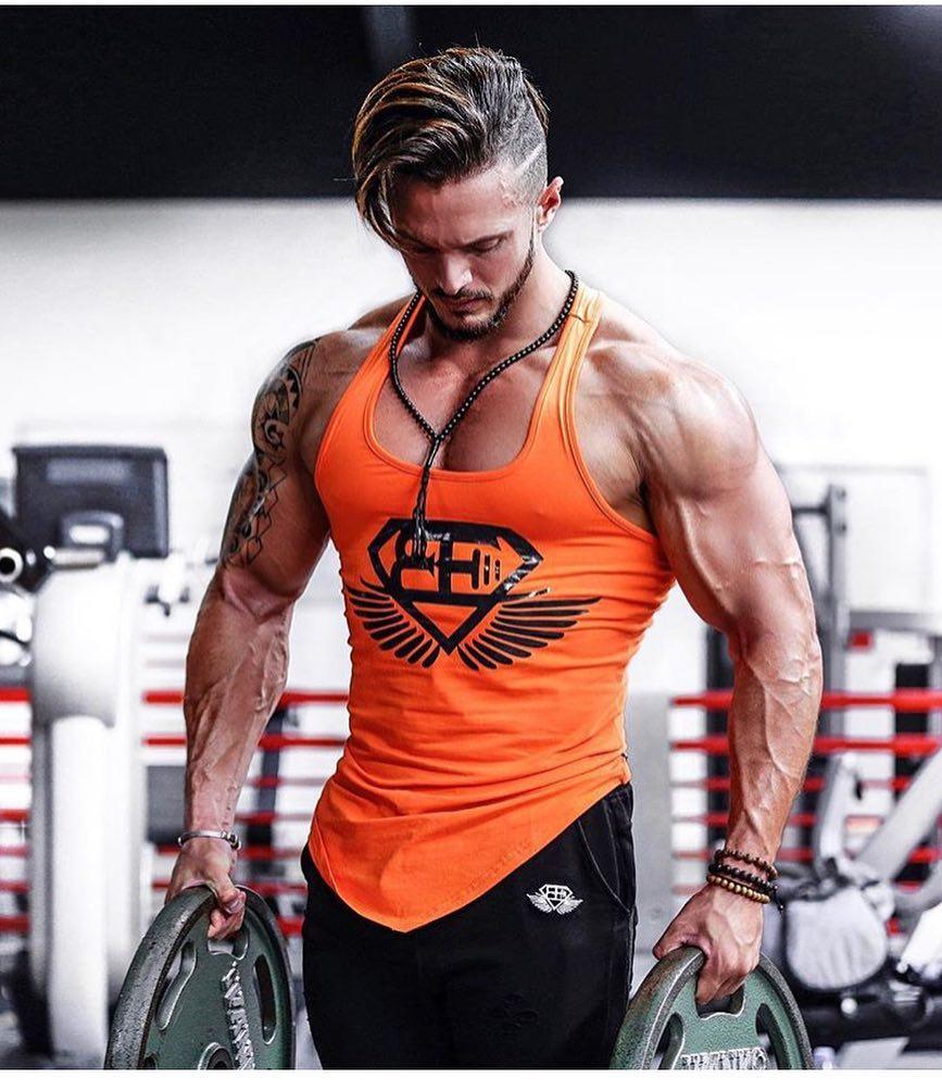 你想要强壮的手臂吗那你可得让肌肉打架