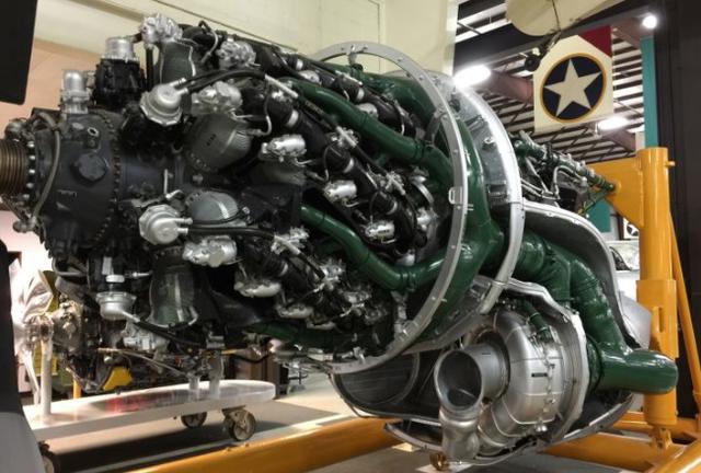 但是因为对重量和油耗的敏感,又不能像汽车发动机,堆砌活塞气缸数量