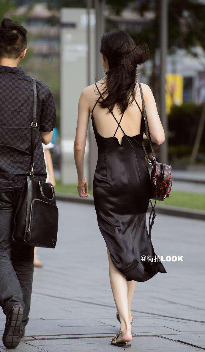 街拍: 会穿露背装的女孩都是时尚潮人|露背装|潮人|街拍_新浪新闻