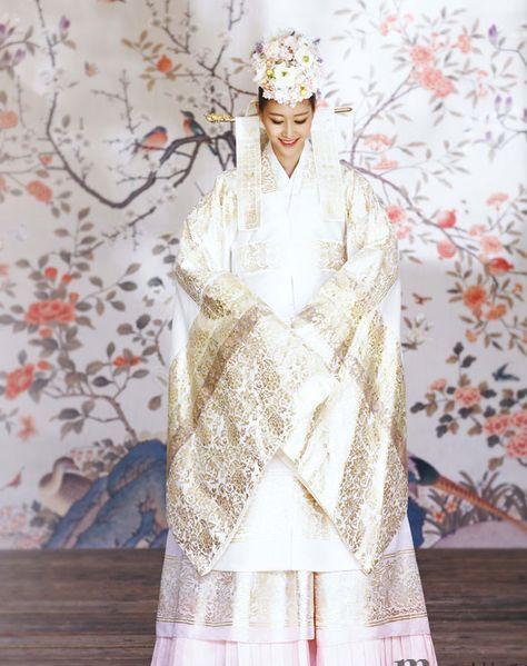 充满特色的韩国传统婚纱服装