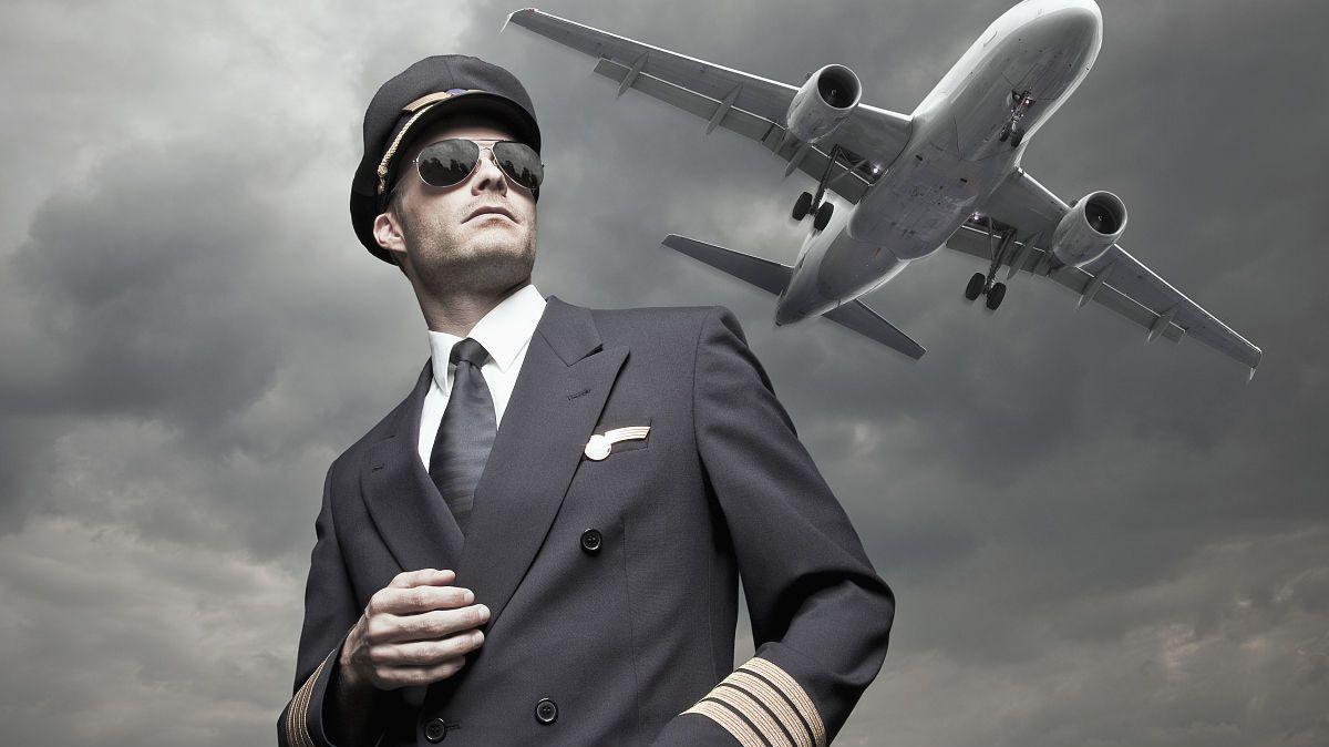 二战最帅飞行员,击落352架敌机,可灭一国,却在苏联挖煤十年