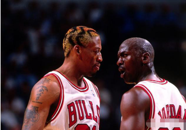 罗德曼的球衣为什么没有被公牛队退役?