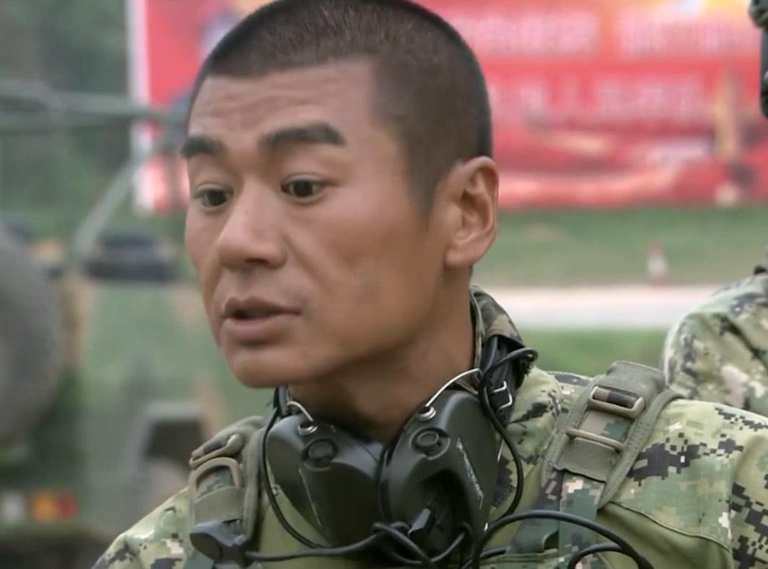 特种兵第三部,这次的大队长是由徐佳饰演的雷战,代号雷神,也就是火