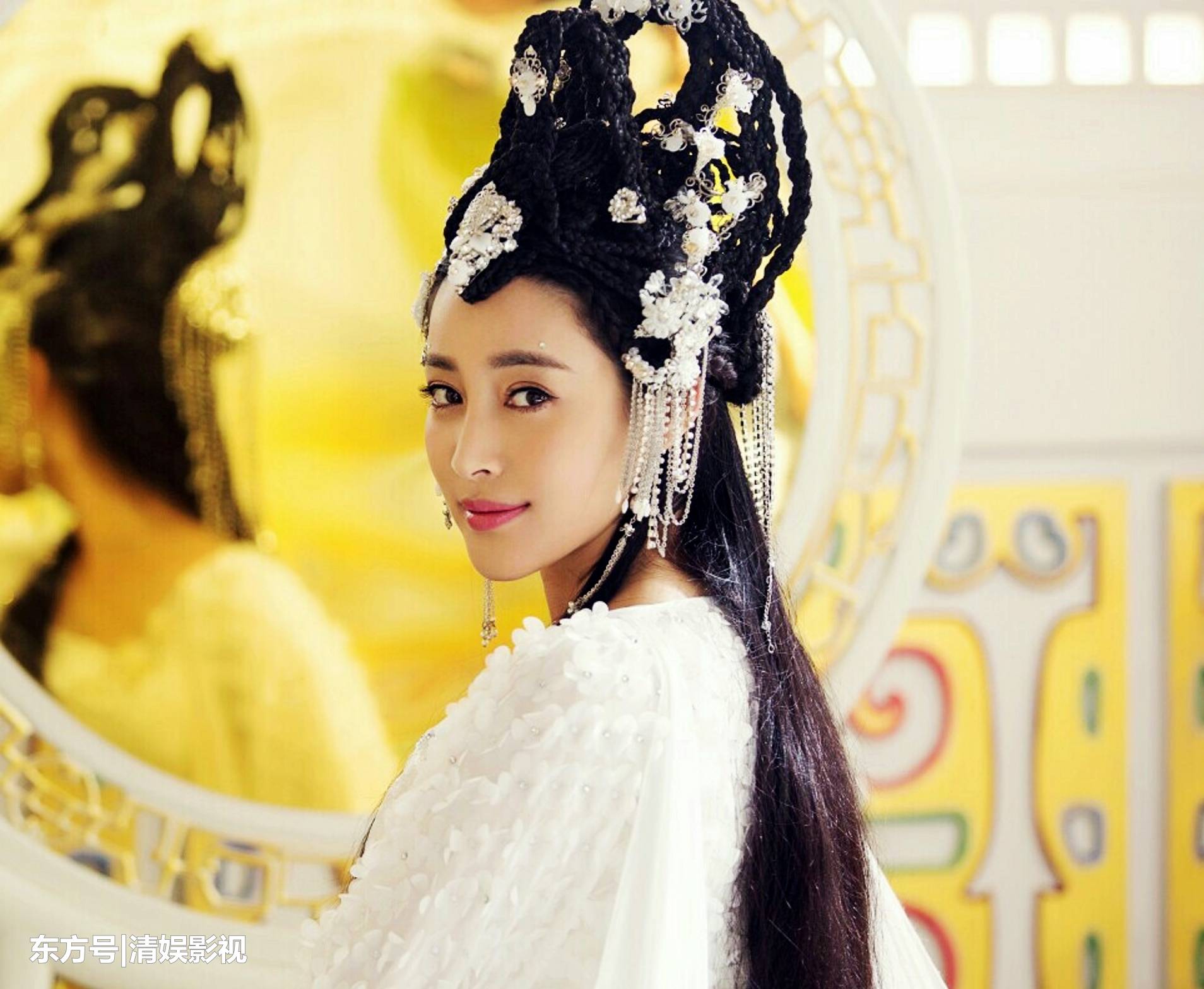 古装的甘婷婷回眸一笑百媚生, 时尚的甘婷婷绰约多姿, 花枝招展!