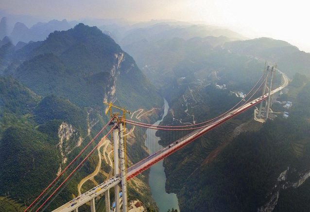 贵阳至瓮安高速公路上的清水河大桥,就是"桥梁博物馆"里的一颗璀璨