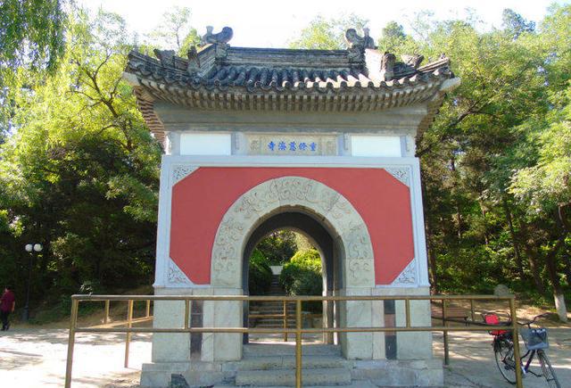 北大校园内无可抗拒的古典美,这些文物古迹增色最多!