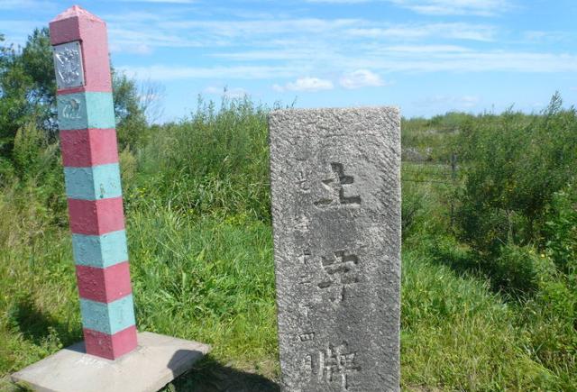 雕像面向南方,守卫着图们江的出海口