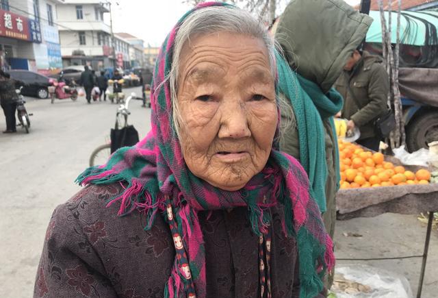 又见"腊月,赶集的老奶奶"