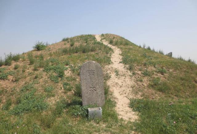 他赌钱欠债,去偷姜太公的坟墓,然而找出来的东西,害得他命没了