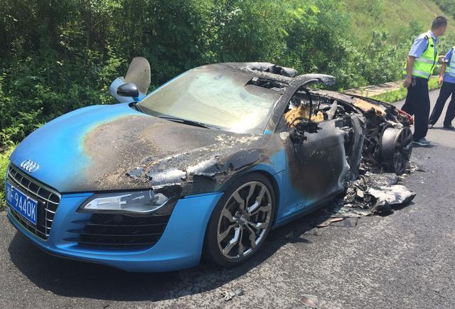 200万的奥迪r8发生自燃报废 车主证据确凿维权2年仍未果