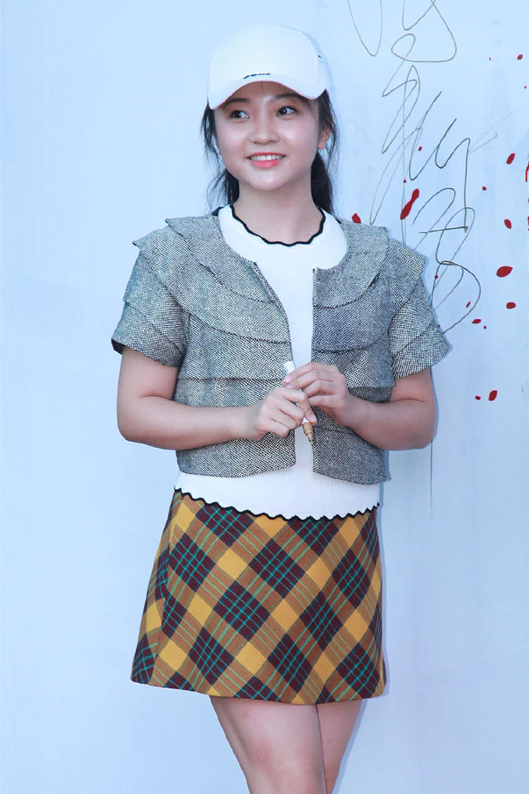 林妙可穿衣又踩雷,硬是从19岁穿成了29岁,看来该请造型师了