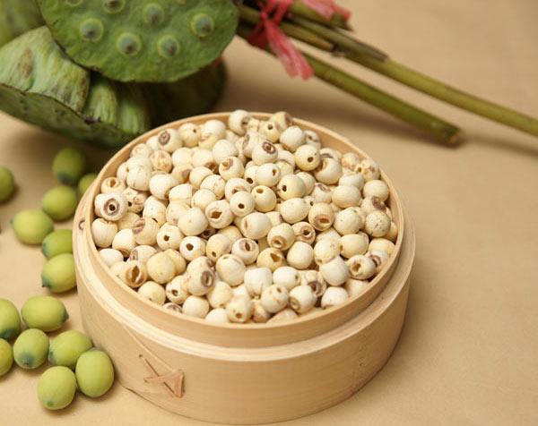 老年人血压高怎么控制调理_老人血压高吃什么食物好