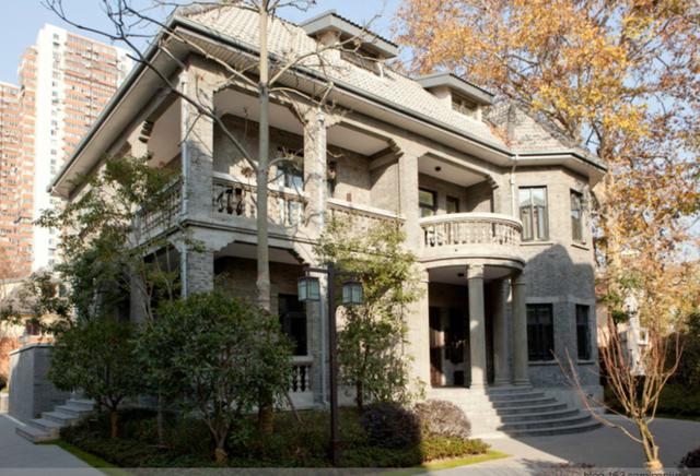 在南京如果你想看民国时期的老洋房的话不妨去颐和路转一转