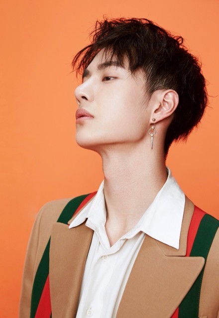 帅哥名品下颚线了解一下,王俊凯,王源,易烊千玺,金泰亨