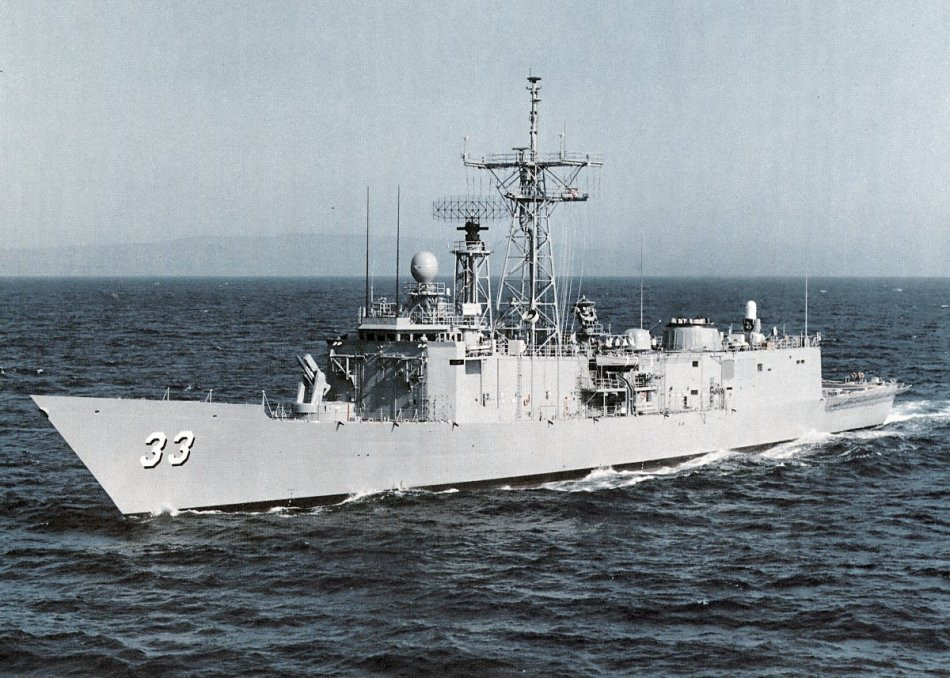 美国佩里级护卫舰配置比较低火力不够强但也排水量四千吨了