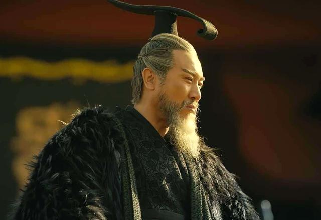 秦宜禄把"忍"字发挥到极致,即便妻子先后被吕布,曹操所夺,他也表现得