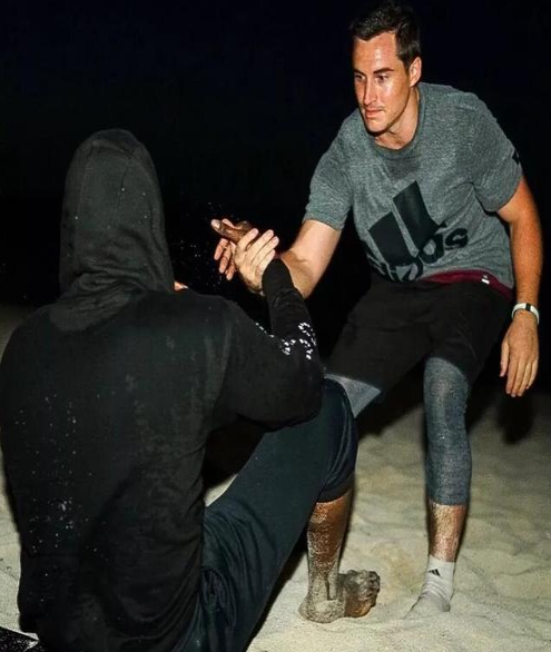 哈登生日夜还在海滩上苦练, 体力耗尽瘫倒在地