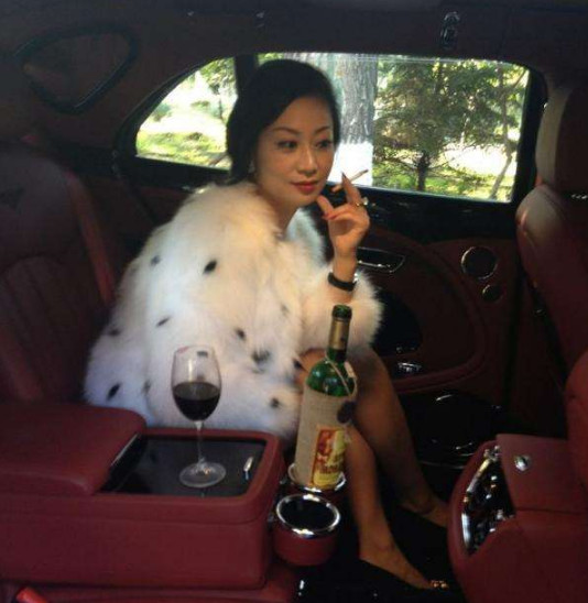 富婆招募司机,月薪10万包吃住,但提出的条件很高