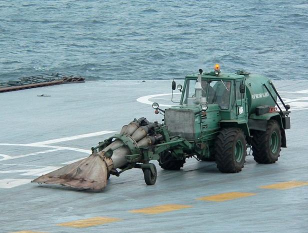 俄罗斯想借中国航母甲板训练?专家:练好了也白