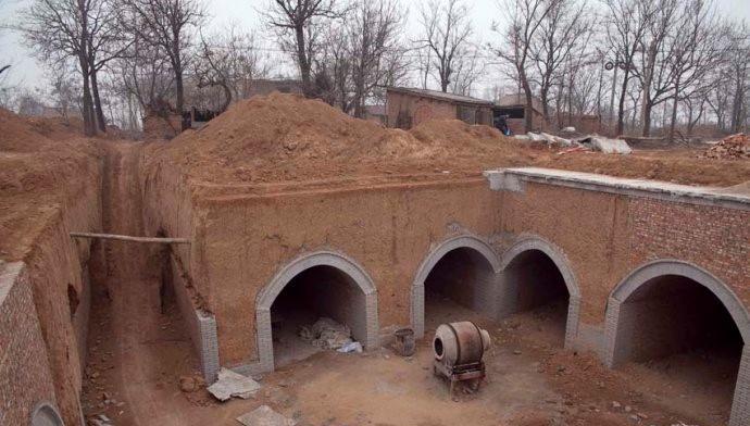 探秘: 神秘的地下怪村, 村民的房子要从地下挖出来!